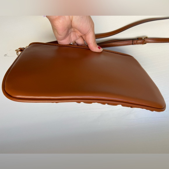 Ellen Tracy Crossbody bag - Chevron Quilted Collection with detachable strap - Picture 10 of 14